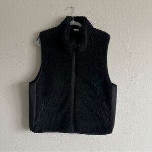 TNA Aritzia Black Faux Sherpa Zip Vest XL